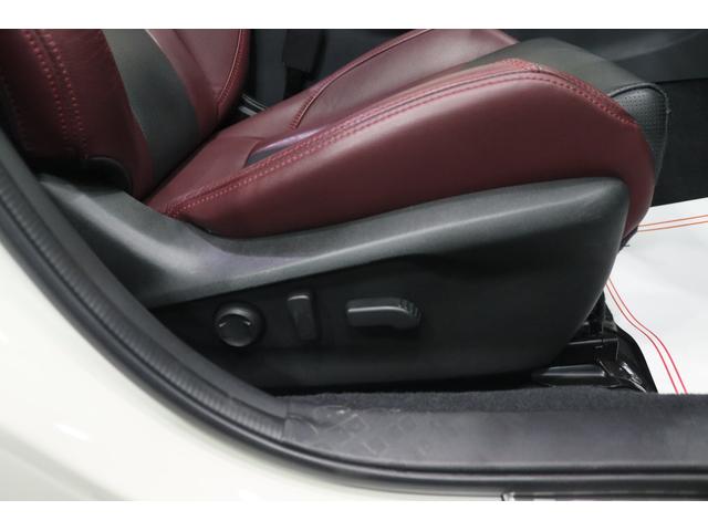 �y�p���[�V�[�g�z�^�]���₷���ʒu�ɍ��Ȃ�ݒ�ł��܂��B�y�����o�[�T�|�[�g�����X�C�b�`�z���z�I�Ȓ����p�����T�|�[�g���Ă���܂��B���ւ̕��S�����炵�A�����Ԃ̃h���C�u�ł����ɂ����Ȃ�܂��B