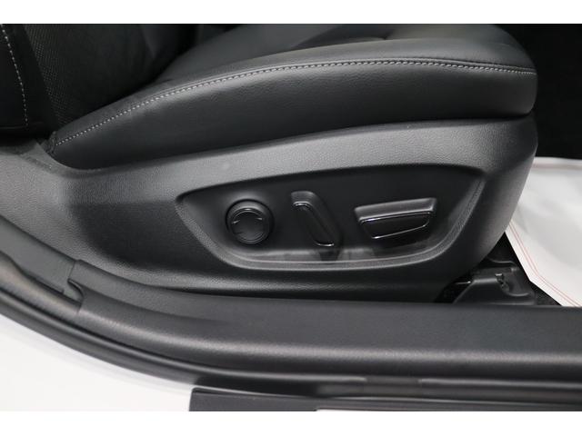 �y�p���[�V�[�g�z�^�]���₷���ʒu�ɍ��Ȃ�ݒ�ł��܂��B�y�����o�[�T�|�[�g�����X�C�b�`�z���z�I�Ȓ����p�����T�|�[�g���Ă���܂��B���ւ̕��S�����炵�A�����Ԃ̃h���C�u�ł����ɂ����Ȃ�܂��B