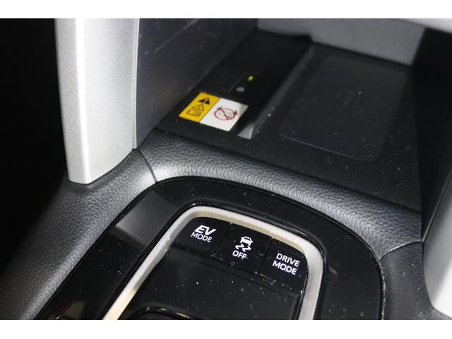 �y���C�����X�[�d�z���C�����X�[�d�K�i�p���i�`�[�j�ɑΉ����Ă���X�}�[�g�t�H���Ȃǂ̑Ή��@���g���ɒu���΁A���C�����X�ŏ[�d���\�ł��B