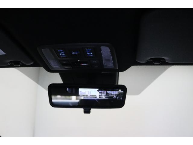 �y�f�W�^���C���i�[�~���[�z�ԗ�����J�����̉f�����f���܂��B�w�b�h���X�g��ו��ȂǂŎ��E���Ղ炸�Ɍ�����m�F���邱�Ƃ��ł��܂��B�ؑփ��o�[�𑀍삵�Ēʏ�̃~���[���[�h�ɕύX���ł��܂��B