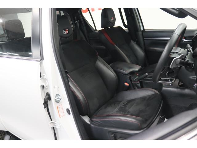 �y�^�]�ȁz�u���b�N��̃C���e���A�Ƀn�[�t���U�[�V�[�g�i����^�t�@�u���b�N�����[�J�[��j�B�p���[�V�[�g�ł��D�݂̈ʒu�ɍ��Ȃ�ݒ�\�ł��B�t���A�}�b�g�t�ł��B