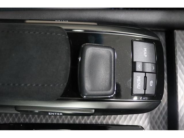 �y�����[�g�^�b�`�z�����̉^�]�p���̂܂܁A���R�Ȋ��o�Ńi�r�Q�[�V������I�[�f�B�I�̑��삪�\�ł��B