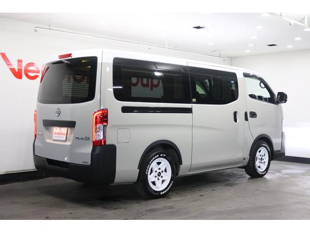 キャラバン グランドプレミアムＧＸ　マイルーム　新車保証継承付　跳ね上げベッド　ロールスクリーン　カスタマイズブラインド　ＡＣ１００Ｖ出力コンセント　スマートルームミラー　社外アルパインナビ　フルセグ　全周囲カメラ　社外ドラレコ　ＥＴＣ（4枚目）