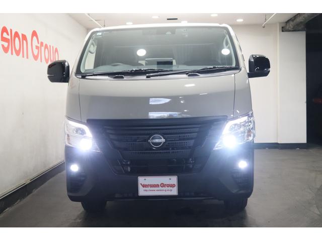 キャラバン グランドプレミアムＧＸ　マイルーム　新車保証継承付　跳ね上げベッド　ロールスクリーン　カスタマイズブラインド　ＡＣ１００Ｖ出力コンセント　スマートルームミラー　社外アルパインナビ　フルセグ　全周囲カメラ　社外ドラレコ　ＥＴＣ（8枚目）