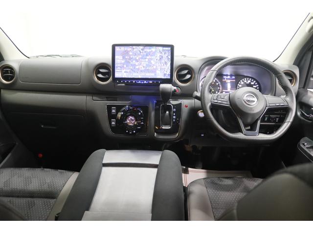 キャラバン グランドプレミアムＧＸ　マイルーム　新車保証継承付　跳ね上げベッド　ロールスクリーン　カスタマイズブラインド　ＡＣ１００Ｖ出力コンセント　スマートルームミラー　社外アルパインナビ　フルセグ　全周囲カメラ　社外ドラレコ　ＥＴＣ（9枚目）