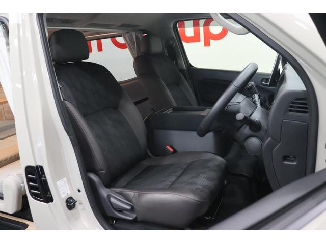 キャラバン グランドプレミアムＧＸ　マイルーム　新車保証継承付　跳ね上げベッド　ロールスクリーン　カスタマイズブラインド　ＡＣ１００Ｖ出力コンセント　スマートルームミラー　社外アルパインナビ　フルセグ　全周囲カメラ　社外ドラレコ　ＥＴＣ（10枚目）