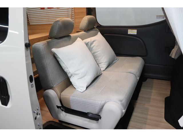 キャラバン グランドプレミアムＧＸ　マイルーム　新車保証継承付　跳ね上げベッド　ロールスクリーン　カスタマイズブラインド　ＡＣ１００Ｖ出力コンセント　スマートルームミラー　社外アルパインナビ　フルセグ　全周囲カメラ　社外ドラレコ　ＥＴＣ（11枚目）