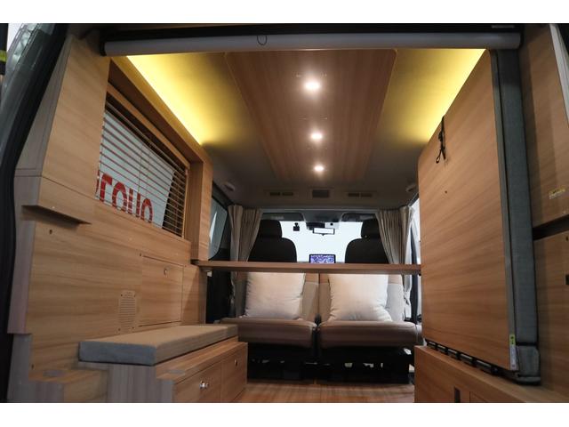 キャラバン グランドプレミアムＧＸ　マイルーム　新車保証継承付　跳ね上げベッド　ロールスクリーン　カスタマイズブラインド　ＡＣ１００Ｖ出力コンセント　スマートルームミラー　社外アルパインナビ　フルセグ　全周囲カメラ　社外ドラレコ　ＥＴＣ（14枚目）