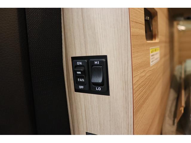 キャラバン グランドプレミアムＧＸ　マイルーム　新車保証継承付　跳ね上げベッド　ロールスクリーン　カスタマイズブラインド　ＡＣ１００Ｖ出力コンセント　スマートルームミラー　社外アルパインナビ　フルセグ　全周囲カメラ　社外ドラレコ　ＥＴＣ（18枚目）