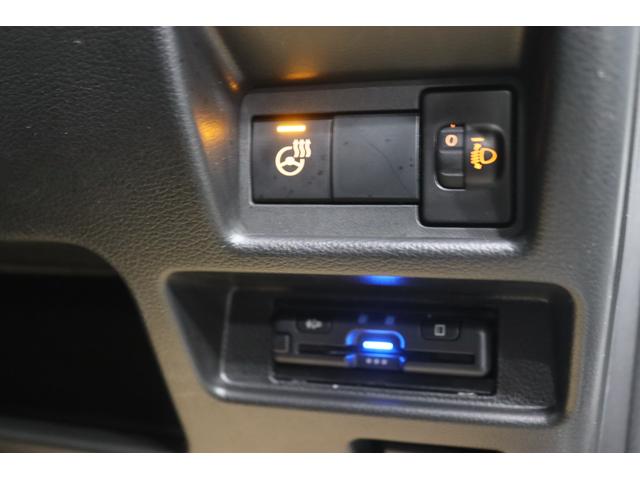 �y�X�e�A�����O�q�[�^�[�z�������ł��X�e�A�����O�q�[�^�[������΁A�^�]���Ɏ肪�������ނ��Ƃ͂���܂���B��܂�����Ƒ��삵�ɂ����{�^�����A�X�e�A�����O�q�[�^�[������Αf��ł��g�����^�]�ł����K�ł��B