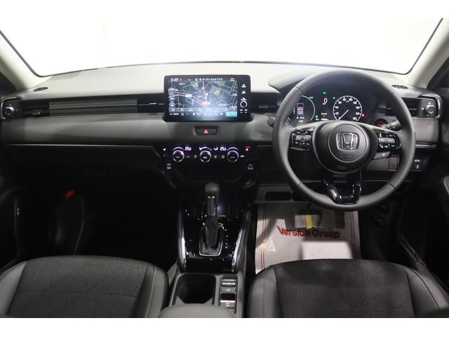 ヴェゼル ｅ：ＨＥＶ　Ｚ　新車保証継承付　ディスプレイオーディオ　バックカメラ　レーダークルーズコントロール　クリアランスソナー　衝突被害軽減　踏み間違い防止　ＢＳＭ　ワイヤレス充電　シートヒーター　パワーバックドア　１８ＡＷ（9枚目）