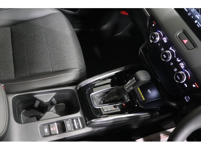 ヴェゼル ｅ：ＨＥＶ　Ｚ　新車保証継承付　ディスプレイオーディオ　バックカメラ　レーダークルーズコントロール　クリアランスソナー　衝突被害軽減　踏み間違い防止　ＢＳＭ　ワイヤレス充電　シートヒーター　パワーバックドア　１８ＡＷ（12枚目）