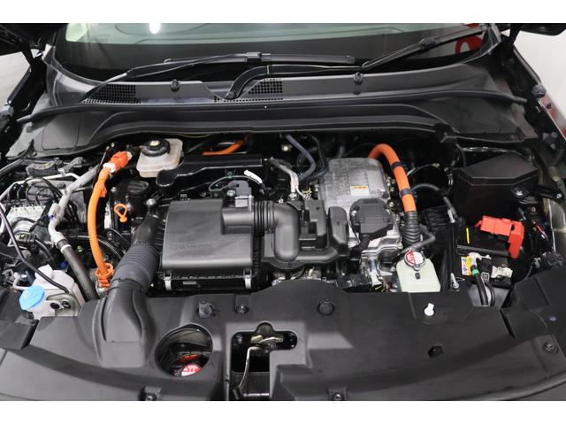 ヴェゼル ｅ：ＨＥＶ　Ｚ　新車保証継承付　ディスプレイオーディオ　バックカメラ　レーダークルーズコントロール　クリアランスソナー　衝突被害軽減　踏み間違い防止　ＢＳＭ　ワイヤレス充電　シートヒーター　パワーバックドア　１８ＡＷ（13枚目）