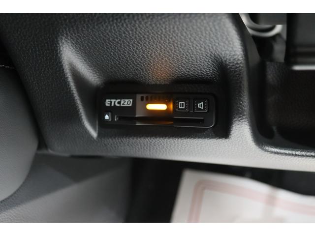 ヴェゼル ｅ：ＨＥＶ　Ｚ　新車保証継承付　ディスプレイオーディオ　バックカメラ　レーダークルーズコントロール　クリアランスソナー　衝突被害軽減　踏み間違い防止　ＢＳＭ　ワイヤレス充電　シートヒーター　パワーバックドア　１８ＡＷ（24枚目）