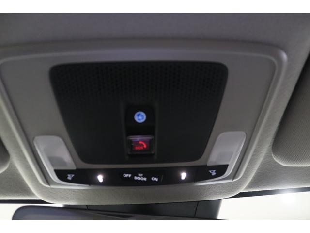 ヴェゼル ｅ：ＨＥＶ　Ｚ　新車保証継承付　ディスプレイオーディオ　バックカメラ　レーダークルーズコントロール　クリアランスソナー　衝突被害軽減　踏み間違い防止　ＢＳＭ　ワイヤレス充電　シートヒーター　パワーバックドア　１８ＡＷ（25枚目）