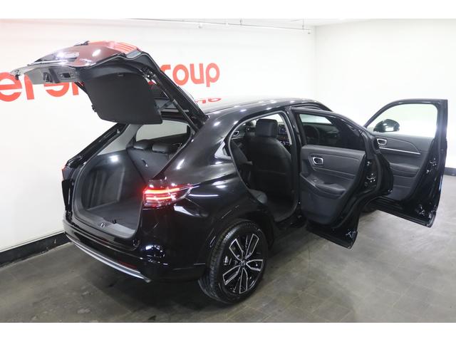 ヴェゼル ｅ：ＨＥＶ　Ｚ　新車保証継承付　ディスプレイオーディオ　バックカメラ　レーダークルーズコントロール　クリアランスソナー　衝突被害軽減　踏み間違い防止　ＢＳＭ　ワイヤレス充電　シートヒーター　パワーバックドア　１８ＡＷ（39枚目）