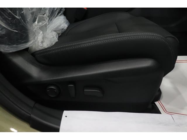 �y�p���[�V�[�g�z�^�]���₷���ʒu�ɍ��Ȃ�ݒ�ł��܂��B�y�����o�[�T�|�[�g�����X�C�b�`�z���z�I�Ȓ����p�����T�|�[�g���Ă���܂��B���ւ̕��S�����炵�A�����Ԃ̃h���C�u�ł����ɂ����Ȃ�܂��B