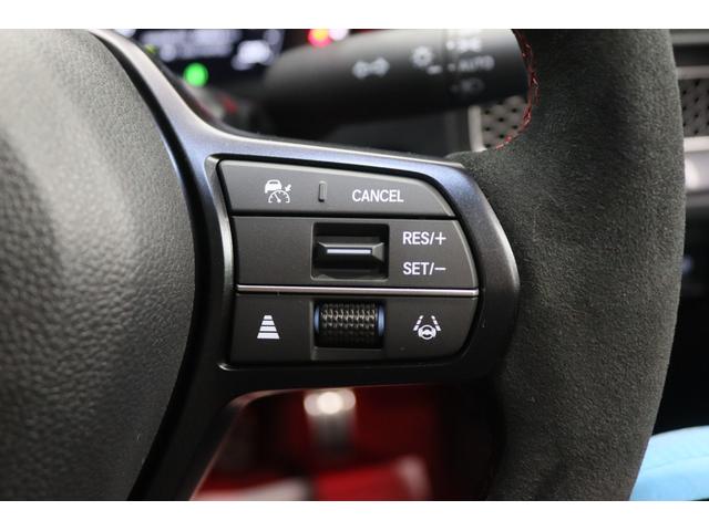 �y�N���[�Y�R���g���[���z�A�N�Z���𓥂ݑ����邱�ƂȂ��Z�b�g�������̑��x���ێ�����@�\�ł��B�����Ԃ̍������s���ɕ֗��ł��I