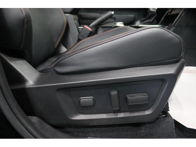 �y�p���[�V�[�g�z�^�]���₷���ʒu�ɍ��Ȃ�ݒ�ł��܂��B�y�����o�[�T�|�[�g�����X�C�b�`�z���z�I�Ȓ����p�����T�|�[�g���Ă���܂��B���ւ̕��S�����炵�A�����Ԃ̃h���C�u�ł����ɂ����Ȃ�܂��B