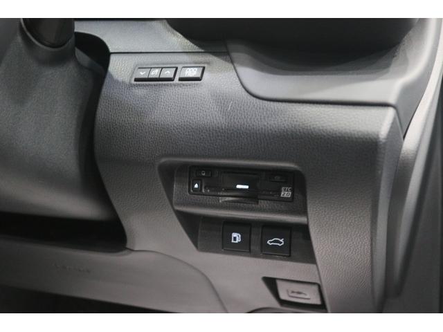 クラウンクロスオーバー Ｇアドバンスド・レザーパッケージ　全国３年保証付　本革シート　デジタルインナーミラー　メモリーナビ　フルセグ　全周囲カメラ　ＨＵＤ　セーフティセンス　シートヒーター　ベンチレーション　前後ドラレコ　ＥＴＣ　パワーバックドア　２１ＡＷ（28枚目）