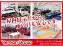 【屋内展示場】雨の日、暑い日、寒い日、いつでもゆっくりお車選びができます!キッズコーナーもあります。