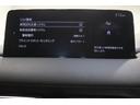 【車間認知支援システム】車速が30km/h以上の時、レーダーセンサーが前方車との車間距離を計測。車速に応じた適切な車間距離よりも前方車に近づきすぎた場合、ディスプレイにお知らせを表示します。