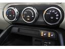 【オートエアコン/デュアル】運転席・助手席別々に温度調整が可能です。お好みの温度を設定するだけで快適性があがります。