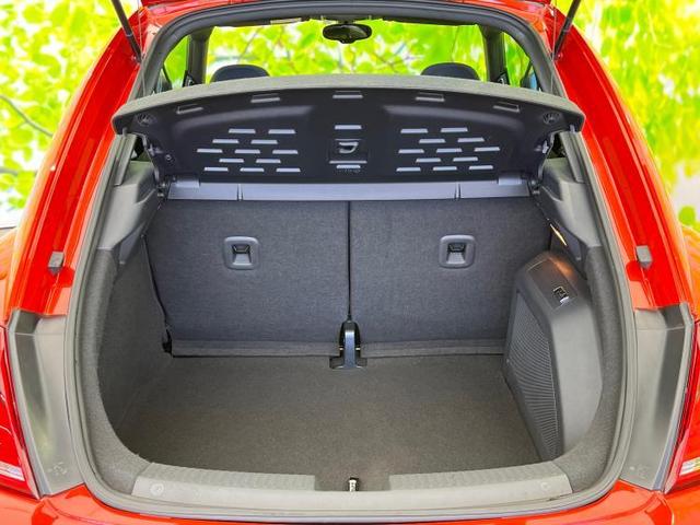 クラブ ディスプレイオーディオ/ヘッドランプ HID/EBD付ABS/横滑り防止装置/DVD/エアバッグ 運転席/エアバッグ 助手席/エアバッグ サイド/アルミホイール 純正 17インチ DVD再生(8枚目)