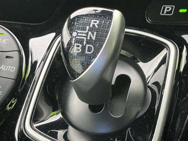 ノア ハイブリッドＳｉダブルバイビー　保証書／純正　９インチ　ＳＤナビ／フリップダウンモニター／衝突安全装置／両側電動スライドドア／シートヒーター　前席／車線逸脱防止支援システム／シート　ハーフレザー／ヘッドランプ　ＬＥＤ　バックカメラ（17枚目）