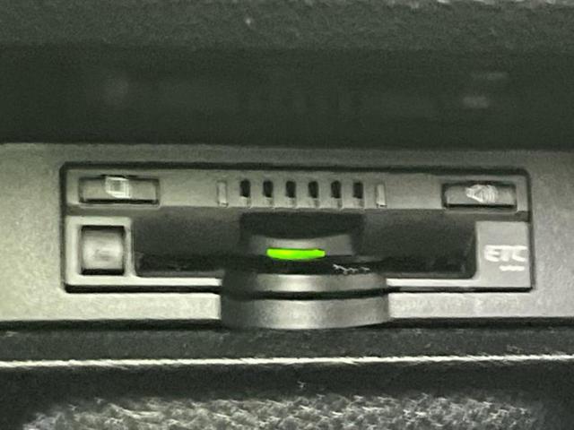 ノア ハイブリッドＳｉダブルバイビー　保証書／純正　９インチ　ＳＤナビ／フリップダウンモニター／衝突安全装置／両側電動スライドドア／シートヒーター　前席／車線逸脱防止支援システム／シート　ハーフレザー／ヘッドランプ　ＬＥＤ　バックカメラ（18枚目）