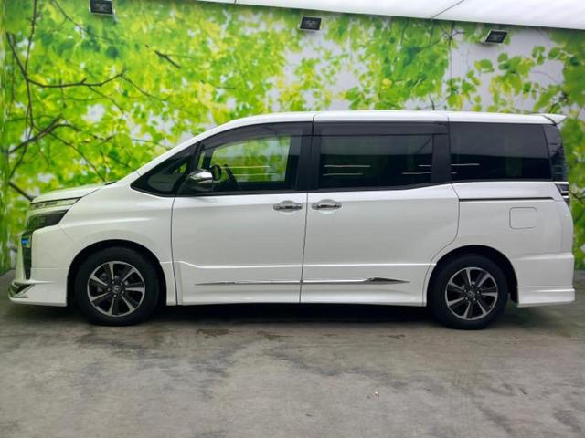 ヴォクシー ＺＳキラメキ３　新品タイヤ／純正エアロ／保証書／純正　１０インチ　ＳＤナビ／フリップダウンモニター　純正　１２．８インチ／衝突安全装置／両側電動スライドドア／車線逸脱防止支援システム／シート　ハーフレザー　フルエアロ（2枚目）