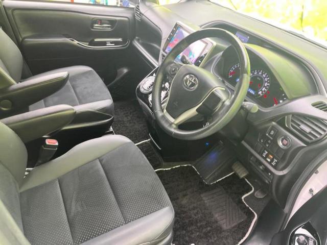 ヴォクシー ＺＳキラメキ３　新品タイヤ／純正エアロ／保証書／純正　１０インチ　ＳＤナビ／フリップダウンモニター　純正　１２．８インチ／衝突安全装置／両側電動スライドドア／車線逸脱防止支援システム／シート　ハーフレザー　フルエアロ（4枚目）