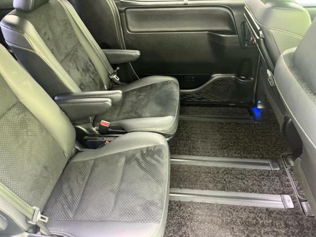 ヴォクシー ＺＳキラメキ３　新品タイヤ／純正エアロ／保証書／純正　１０インチ　ＳＤナビ／フリップダウンモニター　純正　１２．８インチ／衝突安全装置／両側電動スライドドア／車線逸脱防止支援システム／シート　ハーフレザー　フルエアロ（5枚目）