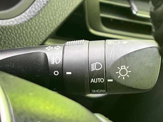 ヴォクシー ＺＳキラメキ３　新品タイヤ／純正エアロ／保証書／純正　１０インチ　ＳＤナビ／フリップダウンモニター　純正　１２．８インチ／衝突安全装置／両側電動スライドドア／車線逸脱防止支援システム／シート　ハーフレザー　フルエアロ（15枚目）