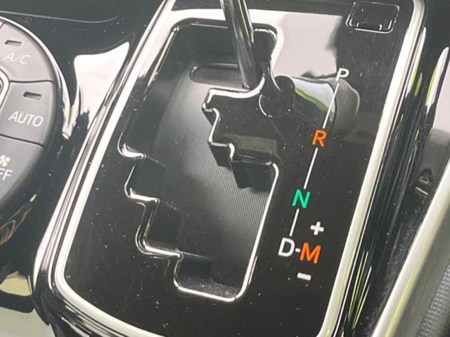 ヴォクシー ＺＳキラメキ３　新品タイヤ／純正エアロ／保証書／純正　１０インチ　ＳＤナビ／フリップダウンモニター　純正　１２．８インチ／衝突安全装置／両側電動スライドドア／車線逸脱防止支援システム／シート　ハーフレザー　フルエアロ（17枚目）