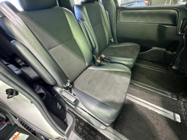 ノア Siダブルバイビー 純正 9インチ SDナビ/フリップダウンモニター/衝突安全装置/両側電動スライドドア/車線逸脱防止支援システム/シート ハーフレザー/ヘッドランプ LED/ETC/EBD付ABS/横滑り防止装置(5枚目)