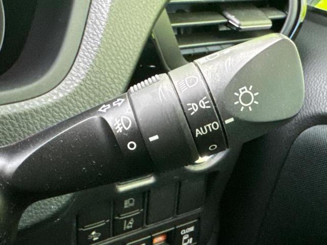 ノア Siダブルバイビー 純正 9インチ SDナビ/フリップダウンモニター/衝突安全装置/両側電動スライドドア/車線逸脱防止支援システム/シート ハーフレザー/ヘッドランプ LED/ETC/EBD付ABS/横滑り防止装置(15枚目)