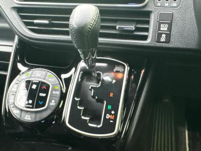 ノア Siダブルバイビー 純正 9インチ SDナビ/フリップダウンモニター/衝突安全装置/両側電動スライドドア/車線逸脱防止支援システム/シート ハーフレザー/ヘッドランプ LED/ETC/EBD付ABS/横滑り防止装置(17枚目)