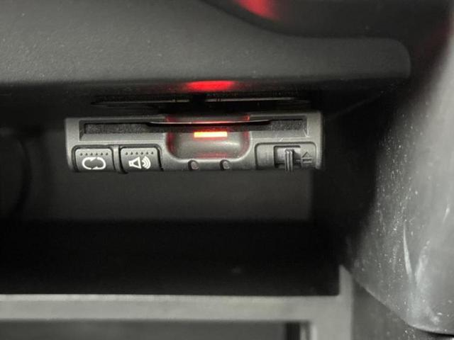 ノート Ｘ　ＤＩＧ－Ｓエマブレパッケージ　新品タイヤ／保証書／純正　ＳＤナビ／衝突安全装置／車線逸脱防止支援システム／ＥＴＣ／ＥＢＤ付ＡＢＳ／横滑り防止装置／アイドリングストップ／バックモニター／地上波デジタルチューナー／エアバッグ　運転席（17枚目）