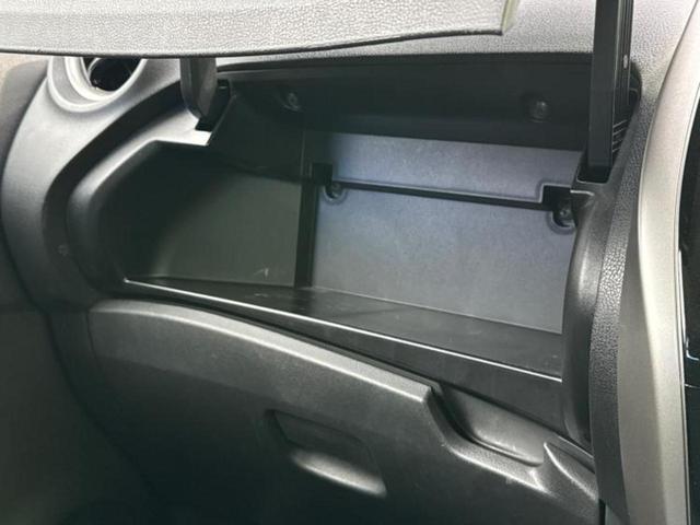 ノート Ｘ　ＤＩＧ－Ｓエマブレパッケージ　新品タイヤ／保証書／純正　ＳＤナビ／衝突安全装置／車線逸脱防止支援システム／ＥＴＣ／ＥＢＤ付ＡＢＳ／横滑り防止装置／アイドリングストップ／バックモニター／地上波デジタルチューナー／エアバッグ　運転席（23枚目）