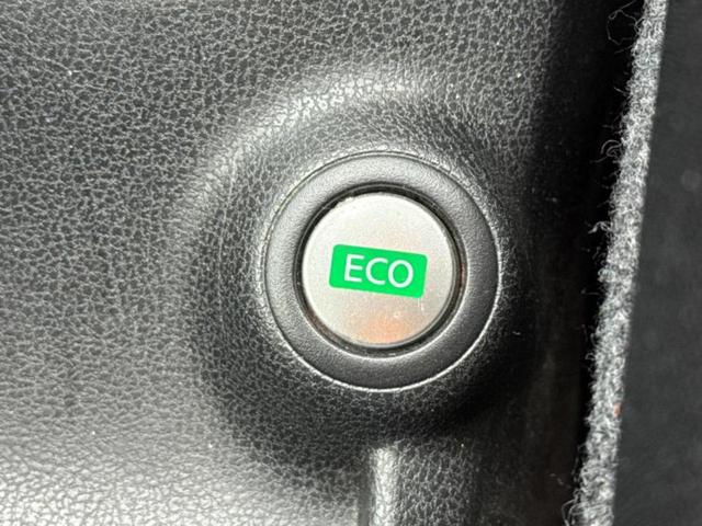 ノート Ｘ　ＤＩＧ－Ｓエマブレパッケージ　新品タイヤ／保証書／純正　ＳＤナビ／衝突安全装置／車線逸脱防止支援システム／ＥＴＣ／ＥＢＤ付ＡＢＳ／横滑り防止装置／アイドリングストップ／バックモニター／地上波デジタルチューナー／エアバッグ　運転席（26枚目）