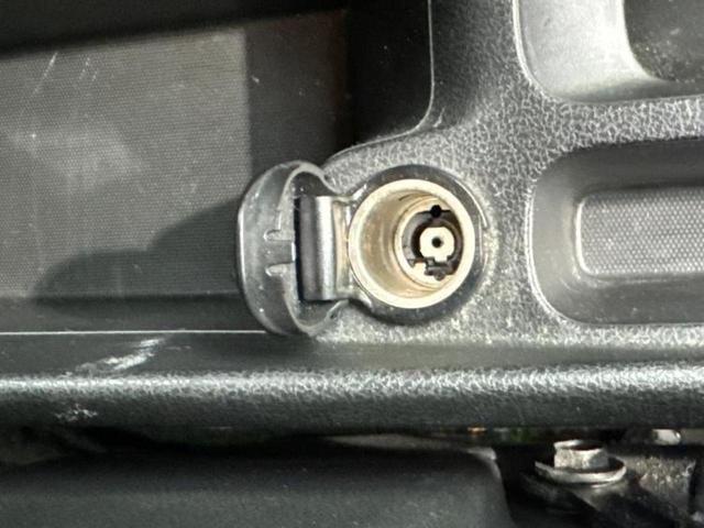 ノート Ｘ　ＤＩＧ－Ｓエマブレパッケージ　新品タイヤ／保証書／純正　ＳＤナビ／衝突安全装置／車線逸脱防止支援システム／ＥＴＣ／ＥＢＤ付ＡＢＳ／横滑り防止装置／アイドリングストップ／バックモニター／地上波デジタルチューナー／エアバッグ　運転席（32枚目）