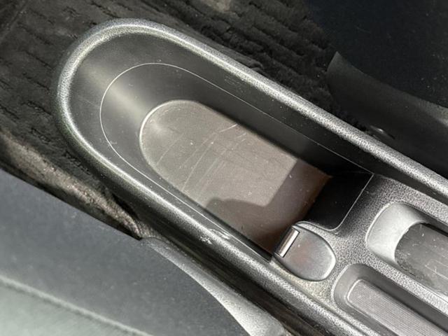 ノート Ｘ　ＤＩＧ－Ｓエマブレパッケージ　新品タイヤ／保証書／純正　ＳＤナビ／衝突安全装置／車線逸脱防止支援システム／ＥＴＣ／ＥＢＤ付ＡＢＳ／横滑り防止装置／アイドリングストップ／バックモニター／地上波デジタルチューナー／エアバッグ　運転席（33枚目）