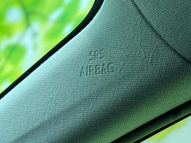 プリウス S 新品タイヤ/純正 SDナビ/トヨタセーフティセンス/車線逸脱防止支援システム/ヘッドランプ LED/Bluetooth接続/ETC/EBD付ABS/横滑り防止装置/アイドリングストップ バックカメラ(33枚目)