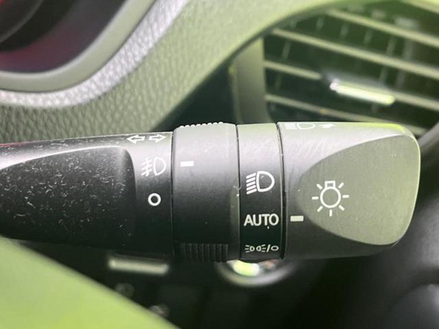 ヴォクシー ＺＳキラメキ３　新品タイヤ／純正エアロ／保証書／社外　９インチ　ＳＤナビ／トヨタセーフティセンス／両側電動スライドドア／車線逸脱防止支援システム／シート　ハーフレザー／ヘッドランプ　ＬＥＤ／Ｂｌｕｅｔｏｏｔｈ接続（15枚目）