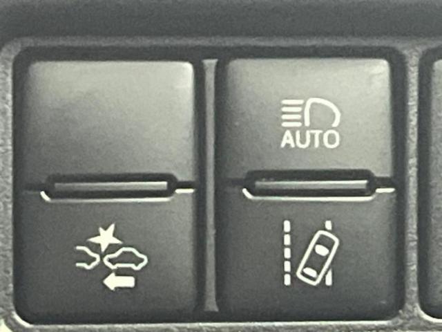 ヴォクシー ＺＳキラメキ３　新品タイヤ／純正エアロ／保証書／社外　９インチ　ＳＤナビ／トヨタセーフティセンス／両側電動スライドドア／車線逸脱防止支援システム／シート　ハーフレザー／ヘッドランプ　ＬＥＤ／Ｂｌｕｅｔｏｏｔｈ接続（26枚目）