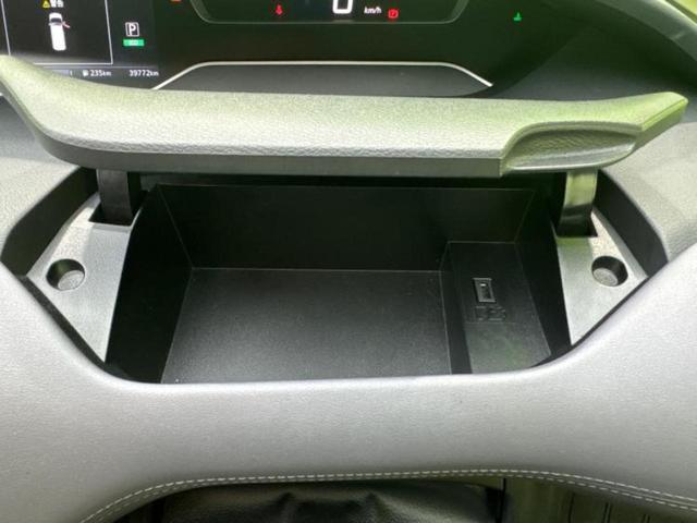 ＷＥＣＡＲＳでは各商談席に大型モニターをご用意しております！見やすい大画面でゆったりと全国の在庫をご覧いただけます！是非ご来店お待ちしております！