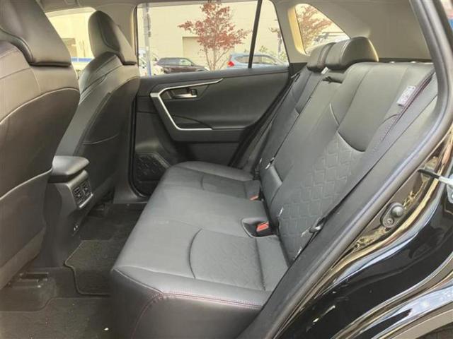 ＲＡＶ４ ４ＷＤアドベンチャーオフロードパッケージ　ディスプレイオーディオ／衝突安全装置／パノラミックビューモニター／車線逸脱防止支援システム／シート　合皮／電動バックドア／ヘッドランプ　ＬＥＤ／Ｂｌｕｅｔｏｏｔｈ接続／ＥＴＣ／ＥＢＤ付ＡＢＳ　４ＷＤ（6枚目）