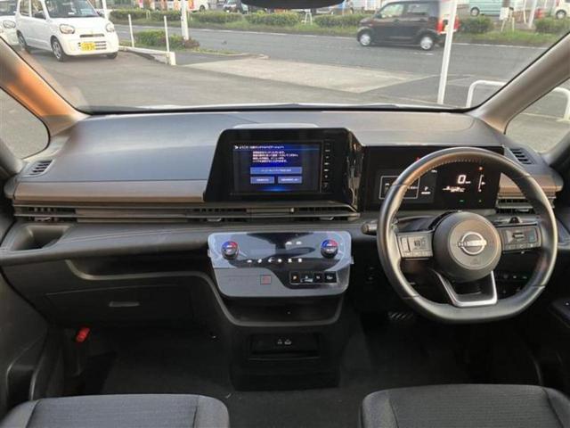 セレナ ハイウェイスターＶ　新品タイヤ／保証書／純正　９インチ　ＳＤナビ／衝突安全装置／両側電動スライドドア／車線逸脱防止支援システム／ヘッドランプ　ＬＥＤ／Ｂｌｕｅｔｏｏｔｈ接続／ＥＢＤ付ＡＢＳ／横滑り防止装置　バックカメラ（4枚目）