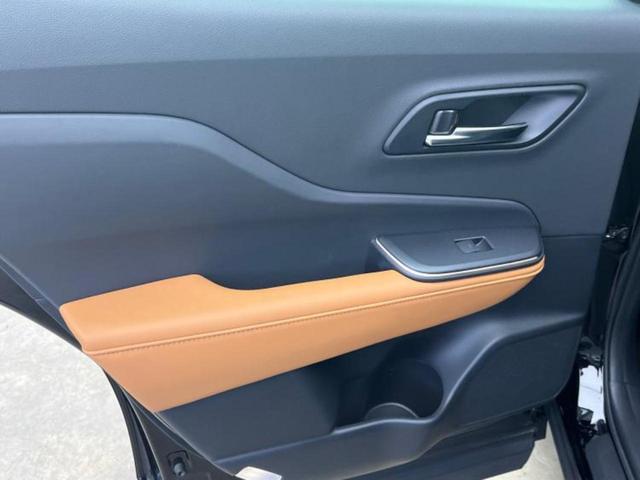 クラウンクロスオーバー ４ＷＤ　ＲＳアドバンスド　新品タイヤ／サンルーフ／モデリスタエアロ／保証書／ディスプレイオーディオ／デジタルインナーミラー／トヨタセーフティセンス／シートヒーター　前席／全方位モニター／車線逸脱防止支援システム　革シート（21枚目）